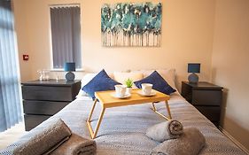 New Beginning Two-Bedroom Apartment In Central Eastbourne, Private Garden, Free Parking